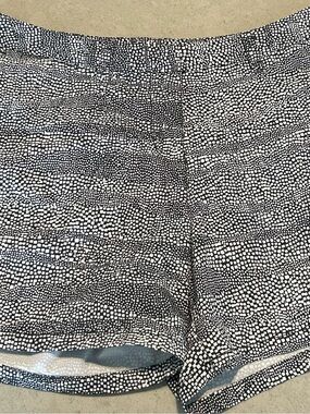 Nike Women’s Golf Shorts Size 6 Black/White